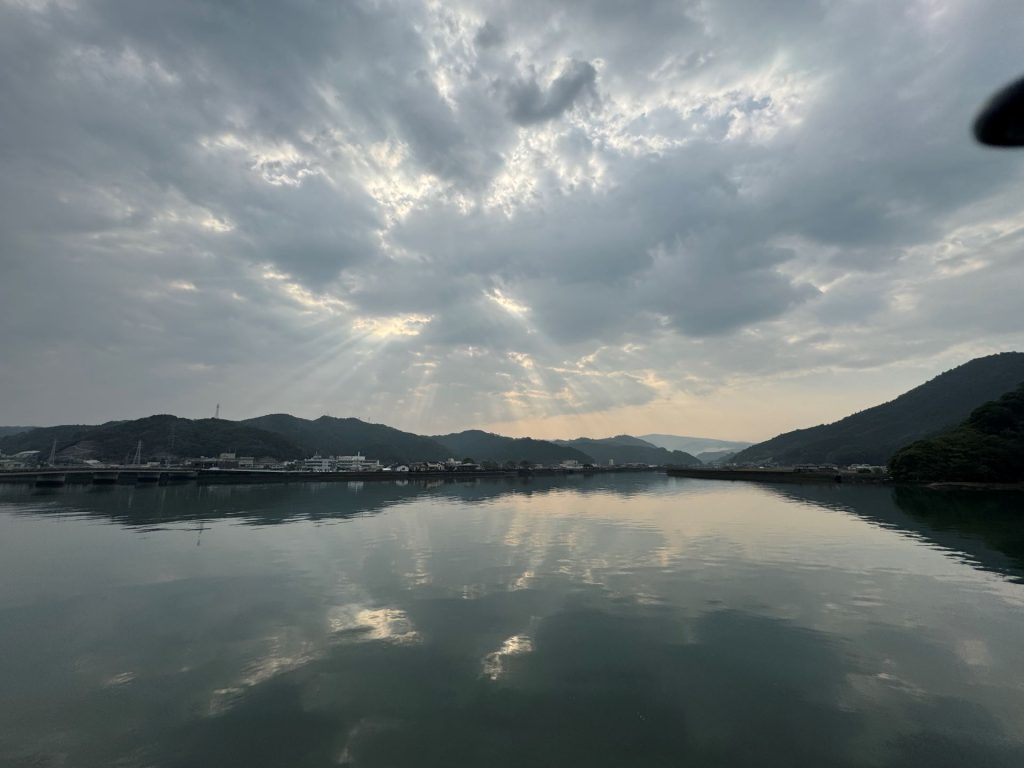 天使のはしご　朝の仕入れにて